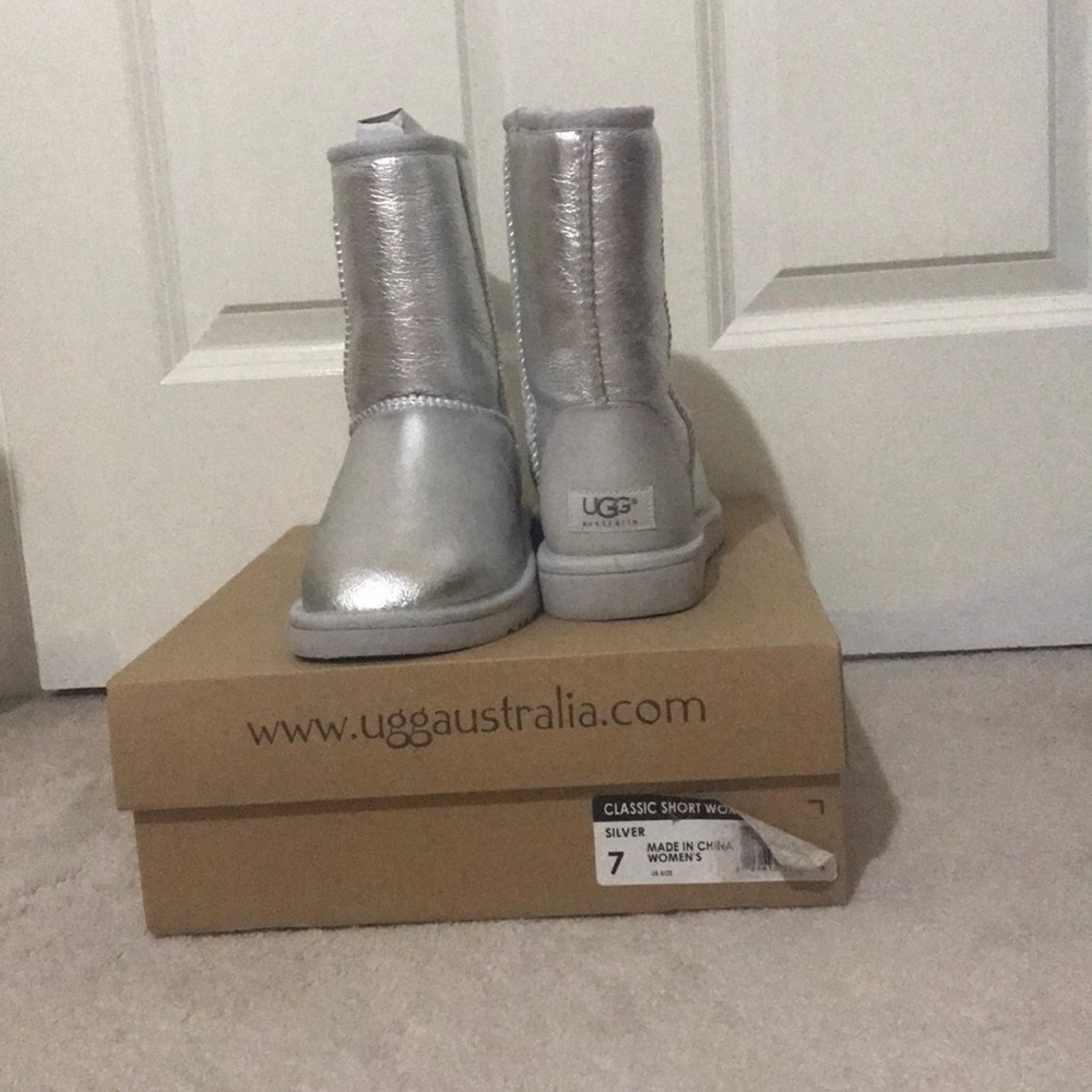 Ugg boots. Original packaging. Silver. Size 7